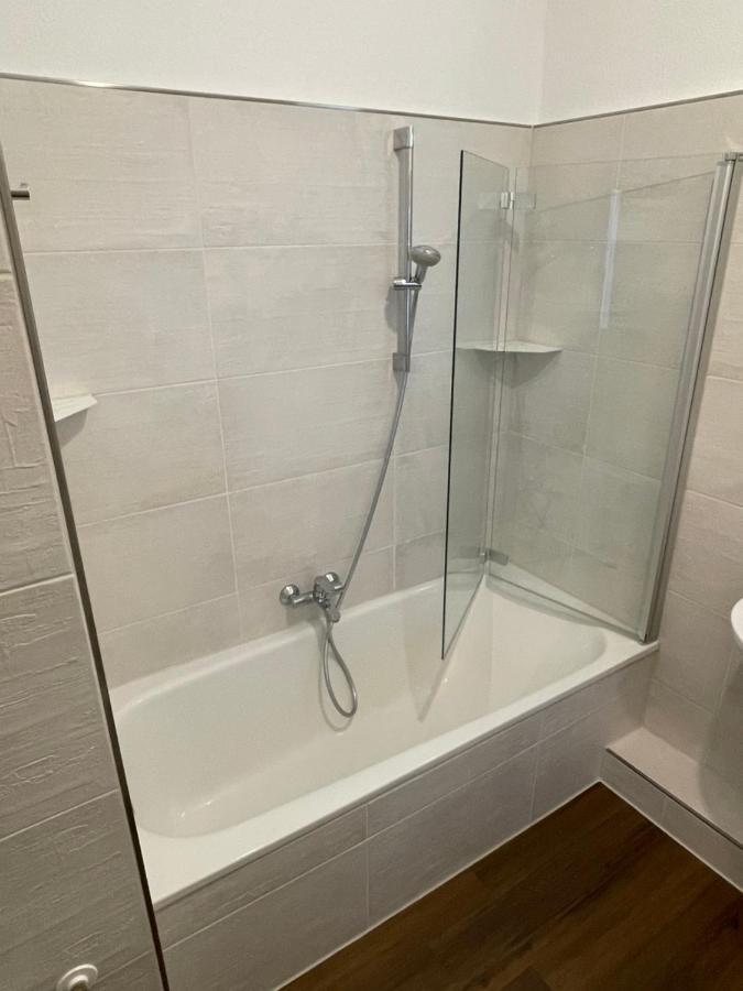 Erfbnb - 40Qm Apartment Mit Kueche, Bad, Schlaf-Wohnzimmer In Erfurt Sued - Stadnah- Wlan 외부 사진